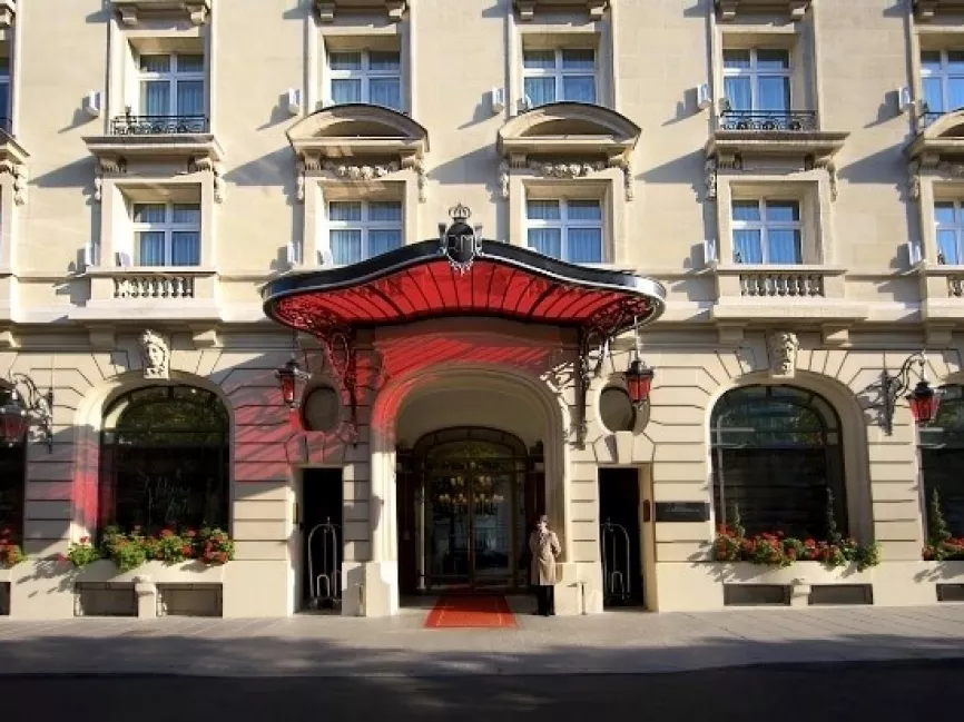 The Royal Monceau signs a partnership with La Casa to house its employees