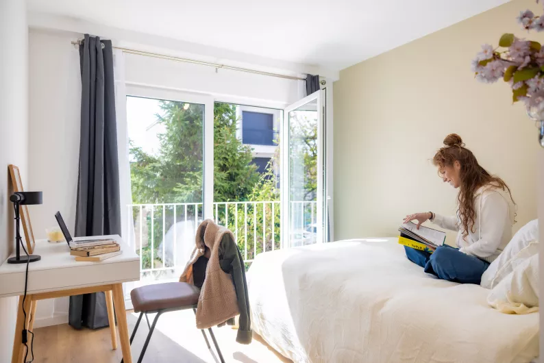 Chambre avec salle de bain partagée