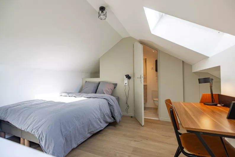 Chambre avec salle de bain privée