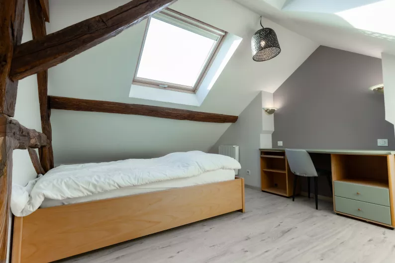 Category 2: Room with shared bathroom and toilet