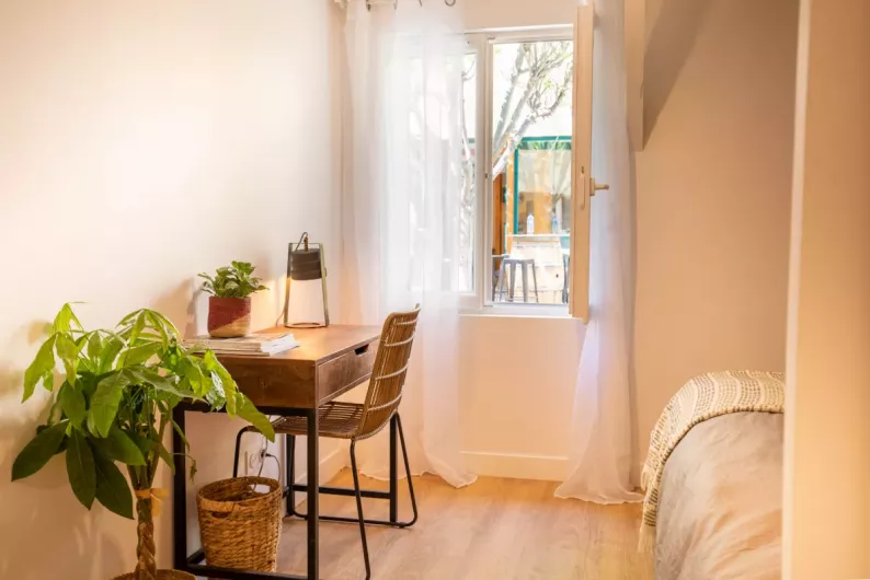 Chambre avec salle de bain privée